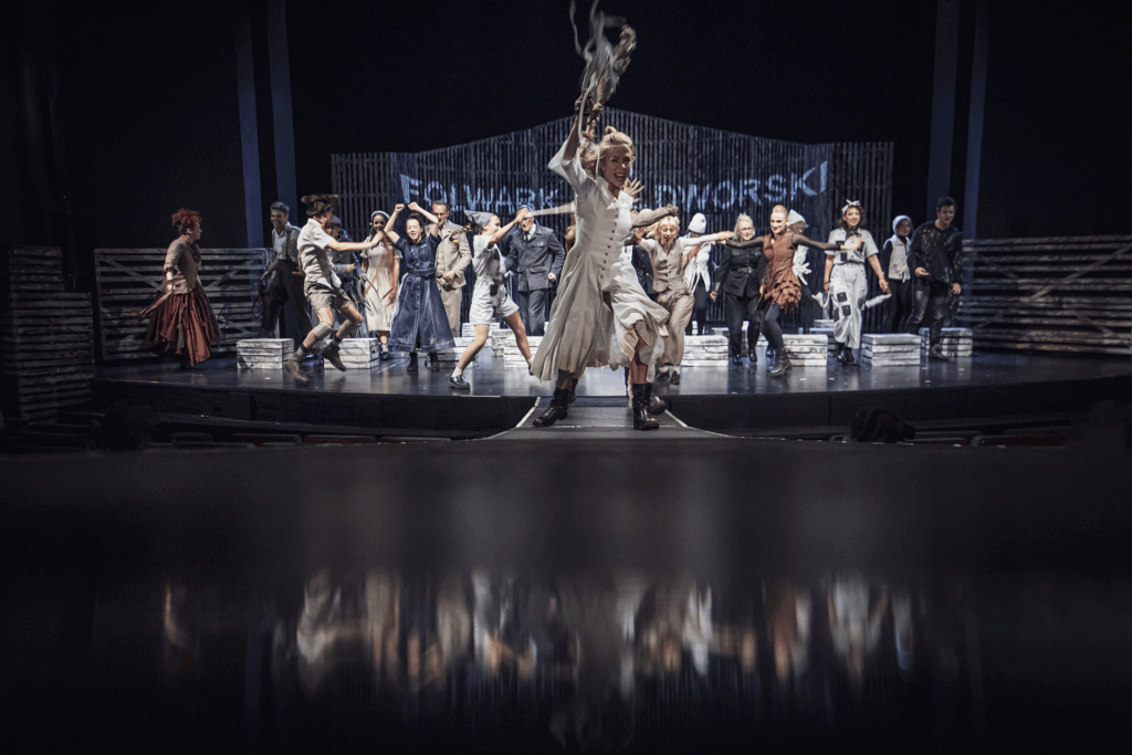 Fotografia ze spektaklu ,,Folwark zwierzęcy” w Teatrze Ludowym