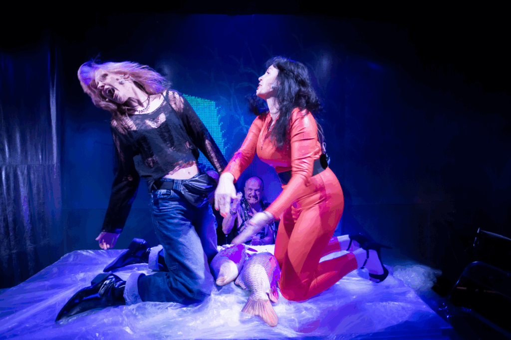 Zdjęcie ze spektaklu „Arizona” w Teatrze Barakah w Krakowie